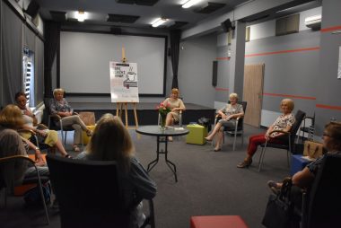 Zdjęcie z galerii Porozmawiajmy o „Bibliotekarkach” – spotkanie DKK dla dorosłych