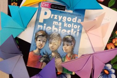 Zdjęcie z galerii „Przygoda ma kolor niebieski” – październikowe spotkanie DKK dla dzieci