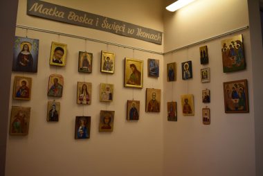 Zdjęcie z galerii Wernisaż wystawy pt. „Matka Boska i święci w ikonach”
