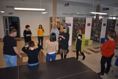 Zdjęcie z galerii „Czytelnik ze specjalnymi potrzebami w bibliotece” – szkolenie dla bibliotekarzy z terenu Powiatu Dąbrowskiego